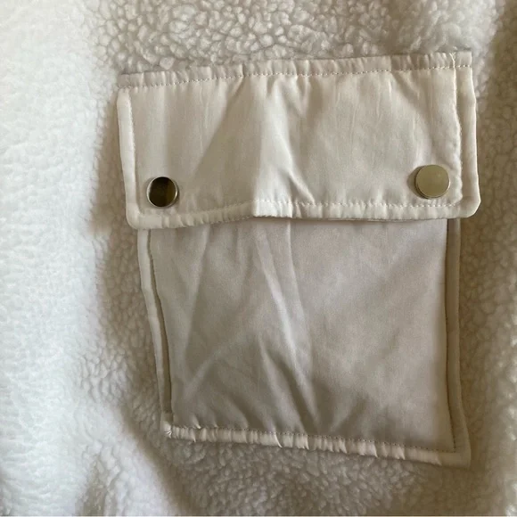 Forever 21 Reversible Faux Shearling Bomber Jacket | New without Tags - Picture 9 of 13